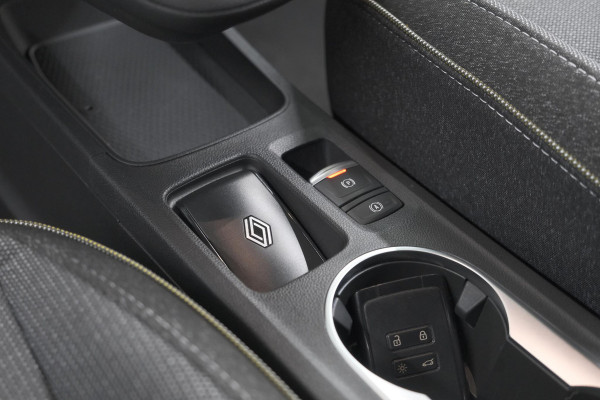 Renault Captur Mild Hybrid 160 EDC Techno | Pack Winter | Camera | Adaptieve Cruise Control | Apple Carplay Renault Captur Mild Hybrid 160 EDC Techno | Pack Winter | Camera | Adaptieve Cruise Control | Apple Carplay