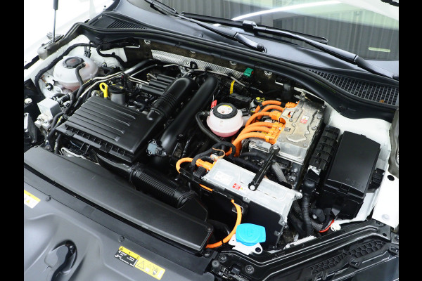 Škoda Superb Combi 1.4 TSI iV Sportline 218PK | Panoramadak | Trekhaak | Sportstoelen | Camera | Keyless | Carplay Škoda Superb Combi 1.4 TSI iV Sportline 218PK | Panoramadak | Trekhaak | Sportstoelen | Camera | Keyless | Carplay