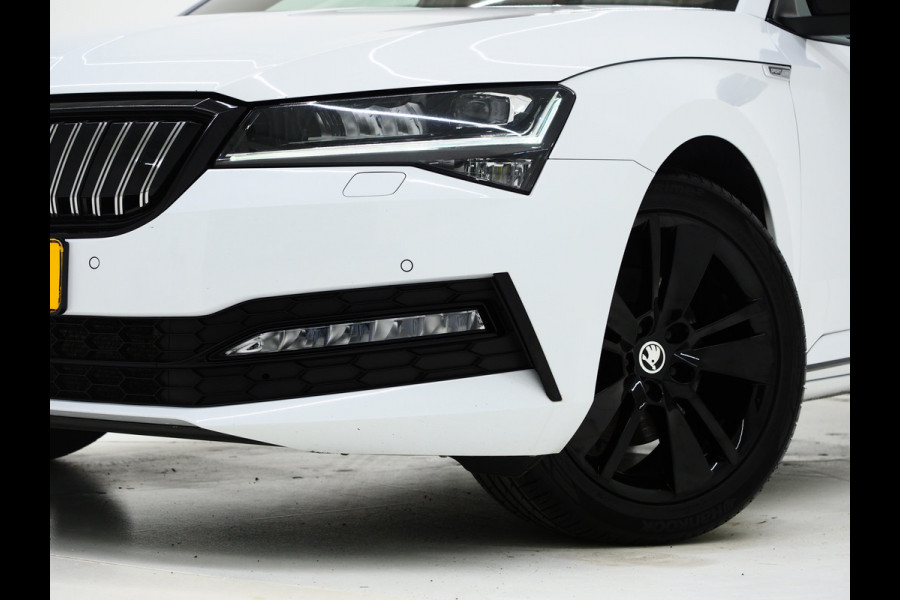 Škoda Superb Combi 1.4 TSI iV Sportline 218PK | Panoramadak | Trekhaak | Sportstoelen | Camera | Keyless | Carplay Škoda Superb Combi 1.4 TSI iV Sportline 218PK | Panoramadak | Trekhaak | Sportstoelen | Camera | Keyless | Carplay