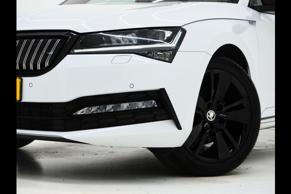 Škoda Superb Combi 1.4 TSI iV Sportline 218PK | Panoramadak | Trekhaak | Sportstoelen | Camera | Keyless | Carplay Škoda Superb Combi 1.4 TSI iV Sportline 218PK | Panoramadak | Trekhaak | Sportstoelen | Camera | Keyless | Carplay