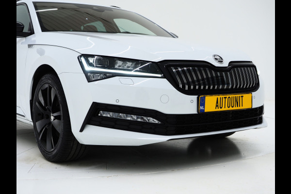 Škoda Superb Combi 1.4 TSI iV Sportline 218PK | Panoramadak | Trekhaak | Sportstoelen | Camera | Keyless | Carplay Škoda Superb Combi 1.4 TSI iV Sportline 218PK | Panoramadak | Trekhaak | Sportstoelen | Camera | Keyless | Carplay