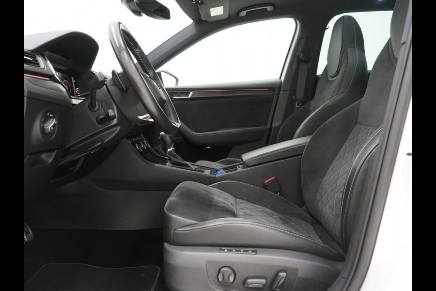Škoda Superb Combi 1.4 TSI iV Sportline 218PK | Panoramadak | Trekhaak | Sportstoelen | Camera | Keyless | Carplay Škoda Superb Combi 1.4 TSI iV Sportline 218PK | Panoramadak | Trekhaak | Sportstoelen | Camera | Keyless | Carplay