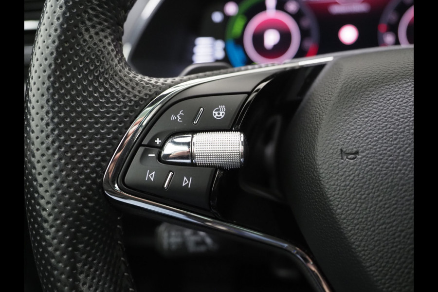 Škoda Superb Combi 1.4 TSI iV Sportline 218PK | Panoramadak | Trekhaak | Sportstoelen | Camera | Keyless | Carplay Škoda Superb Combi 1.4 TSI iV Sportline 218PK | Panoramadak | Trekhaak | Sportstoelen | Camera | Keyless | Carplay
