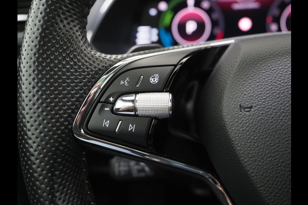 Škoda Superb Combi 1.4 TSI iV Sportline 218PK | Panoramadak | Trekhaak | Sportstoelen | Camera | Keyless | Carplay Škoda Superb Combi 1.4 TSI iV Sportline 218PK | Panoramadak | Trekhaak | Sportstoelen | Camera | Keyless | Carplay