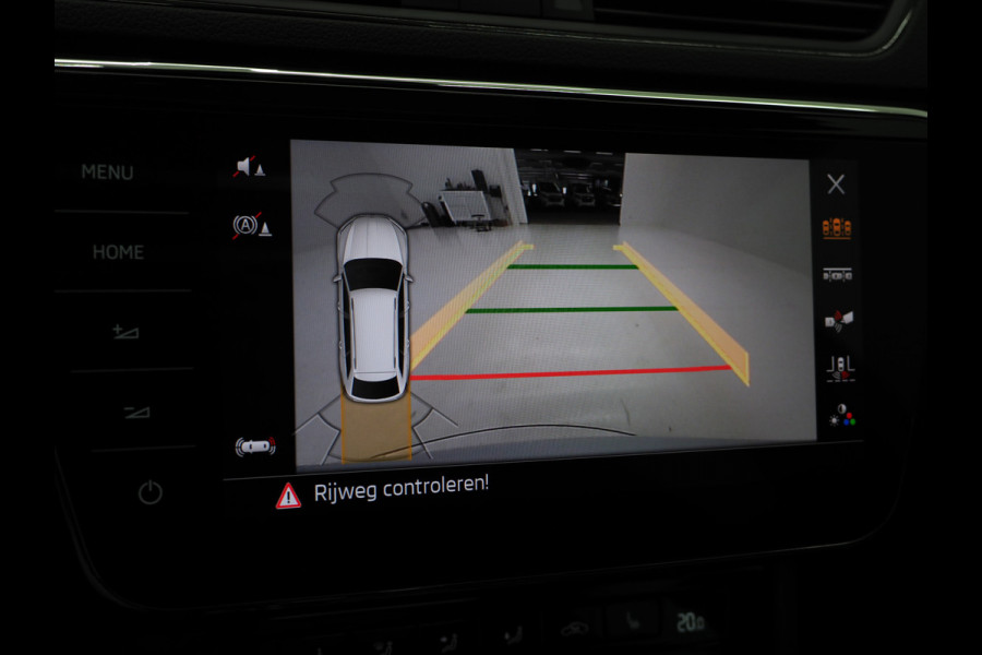 Škoda Superb Combi 1.4 TSI iV Sportline 218PK | Panoramadak | Trekhaak | Sportstoelen | Camera | Keyless | Carplay Škoda Superb Combi 1.4 TSI iV Sportline 218PK | Panoramadak | Trekhaak | Sportstoelen | Camera | Keyless | Carplay