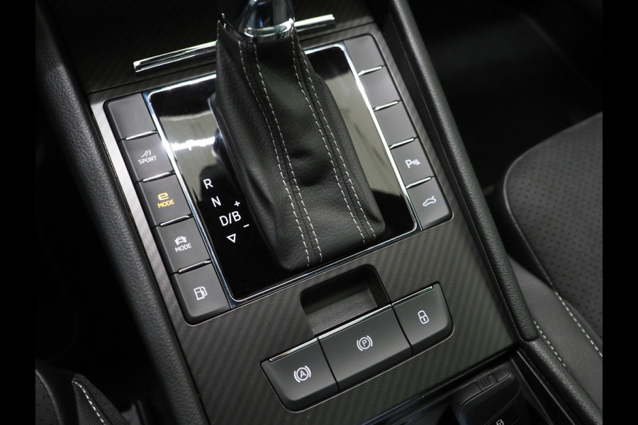 Škoda Superb Combi 1.4 TSI iV Sportline 218PK | Panoramadak | Trekhaak | Sportstoelen | Camera | Keyless | Carplay Škoda Superb Combi 1.4 TSI iV Sportline 218PK | Panoramadak | Trekhaak | Sportstoelen | Camera | Keyless | Carplay