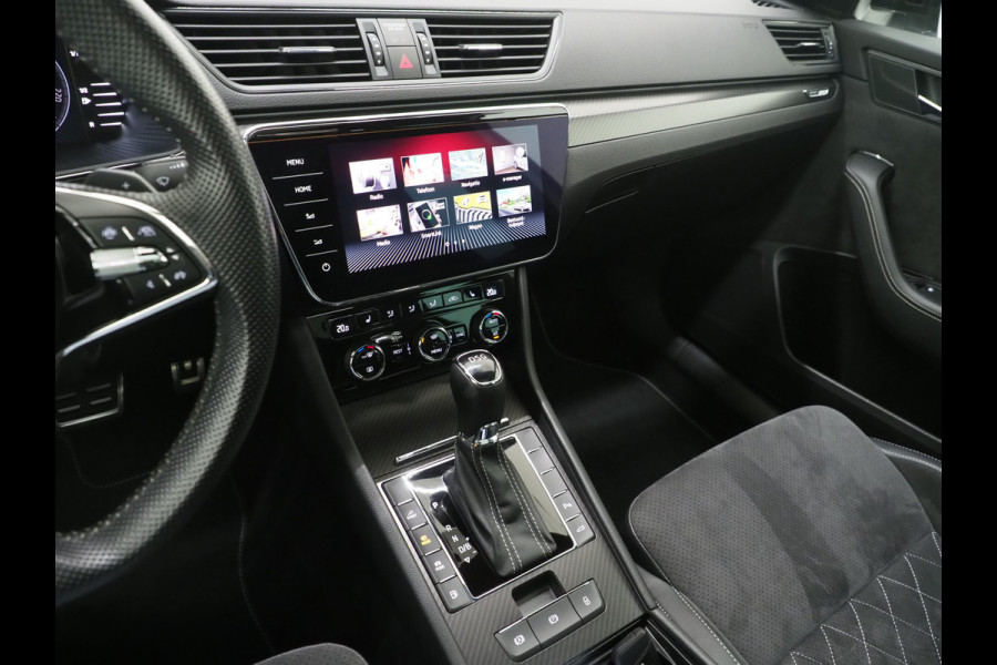Škoda Superb Combi 1.4 TSI iV Sportline 218PK | Panoramadak | Trekhaak | Sportstoelen | Camera | Keyless | Carplay Škoda Superb Combi 1.4 TSI iV Sportline 218PK | Panoramadak | Trekhaak | Sportstoelen | Camera | Keyless | Carplay