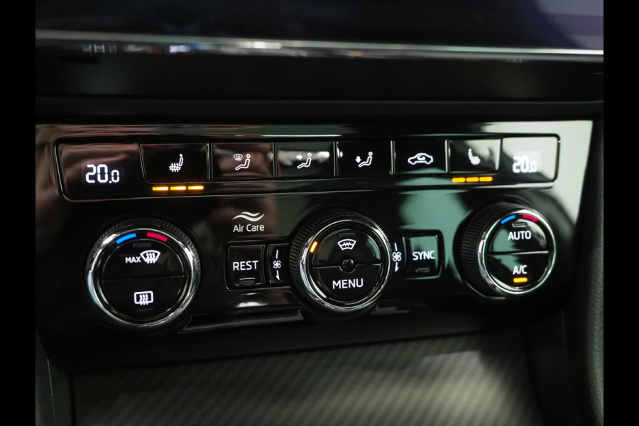 Škoda Superb Combi 1.4 TSI iV Sportline 218PK | Panoramadak | Trekhaak | Sportstoelen | Camera | Keyless | Carplay Škoda Superb Combi 1.4 TSI iV Sportline 218PK | Panoramadak | Trekhaak | Sportstoelen | Camera | Keyless | Carplay