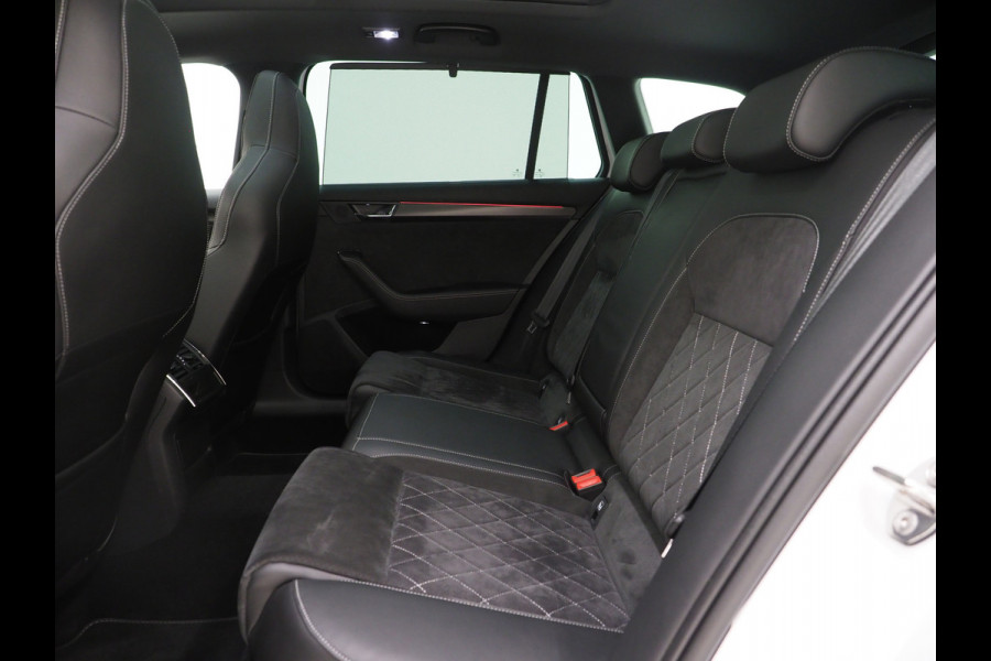 Škoda Superb Combi 1.4 TSI iV Sportline 218PK | Panoramadak | Trekhaak | Sportstoelen | Camera | Keyless | Carplay Škoda Superb Combi 1.4 TSI iV Sportline 218PK | Panoramadak | Trekhaak | Sportstoelen | Camera | Keyless | Carplay