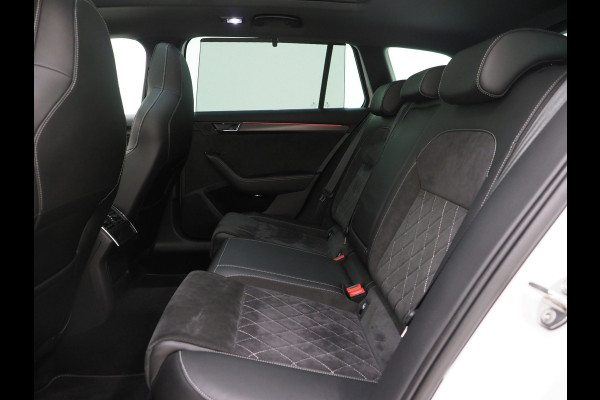 Škoda Superb Combi 1.4 TSI iV Sportline 218PK | Panoramadak | Trekhaak | Sportstoelen | Camera | Keyless | Carplay Škoda Superb Combi 1.4 TSI iV Sportline 218PK | Panoramadak | Trekhaak | Sportstoelen | Camera | Keyless | Carplay