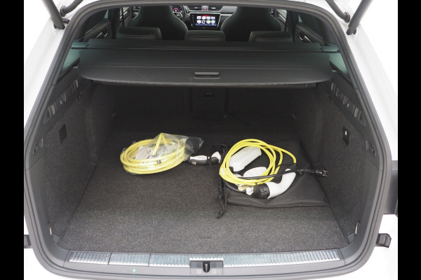 Škoda Superb Combi 1.4 TSI iV Sportline 218PK | Panoramadak | Trekhaak | Sportstoelen | Camera | Keyless | Carplay Škoda Superb Combi 1.4 TSI iV Sportline 218PK | Panoramadak | Trekhaak | Sportstoelen | Camera | Keyless | Carplay