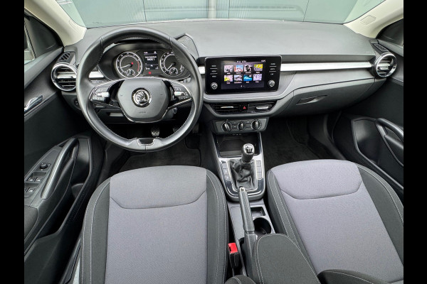 Škoda Fabia 1.0 MPI Ambition * Carplay * Parkeersensoren * Cruise Control Škoda Fabia 1.0 MPI Ambition * Carplay * Parkeersensoren * Cruise Control