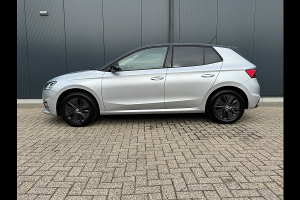 Škoda Fabia 1.0 MPI Ambition * Carplay * Parkeersensoren * Cruise Control Škoda Fabia 1.0 MPI Ambition * Carplay * Parkeersensoren * Cruise Control