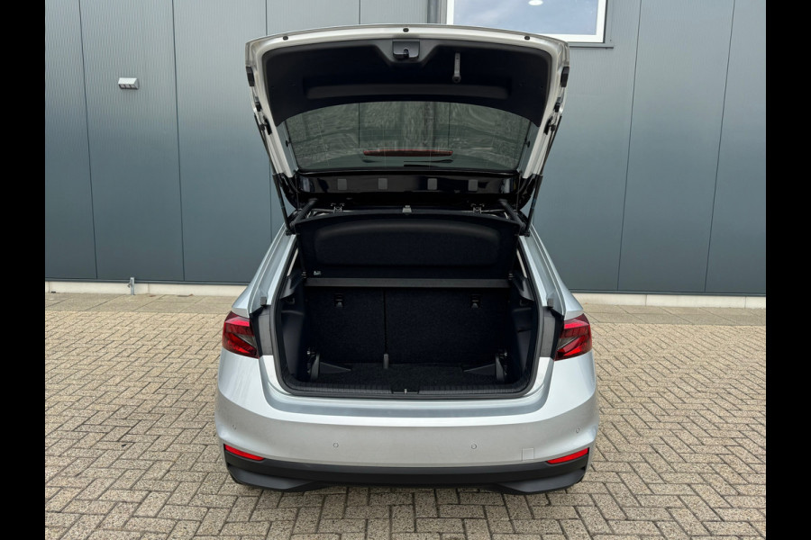 Škoda Fabia 1.0 MPI Ambition * Carplay * Parkeersensoren * Cruise Control Škoda Fabia 1.0 MPI Ambition * Carplay * Parkeersensoren * Cruise Control