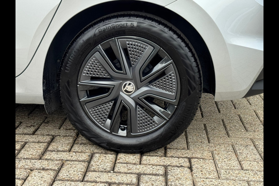 Škoda Fabia 1.0 MPI Ambition * Carplay * Parkeersensoren * Cruise Control Škoda Fabia 1.0 MPI Ambition * Carplay * Parkeersensoren * Cruise Control