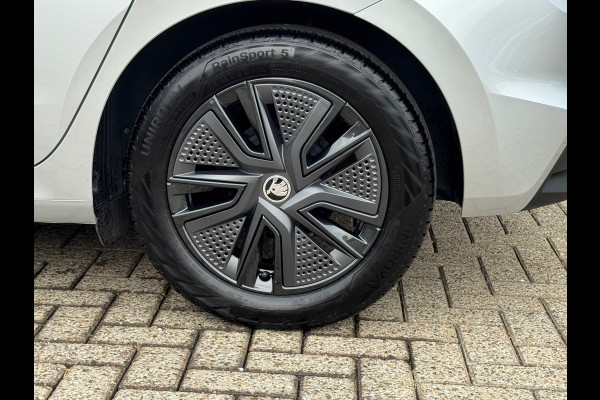 Škoda Fabia 1.0 MPI Ambition * Carplay * Parkeersensoren * Cruise Control Škoda Fabia 1.0 MPI Ambition * Carplay * Parkeersensoren * Cruise Control