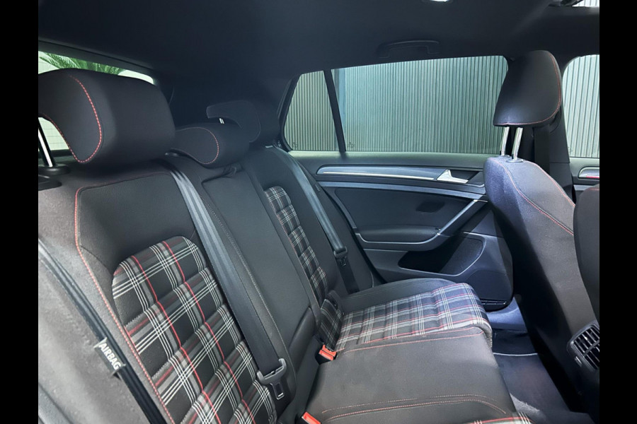 Volkswagen Golf 2.0 TSI GTI Performance|PANO|KEYLESS|ACC|BLIND SPOT