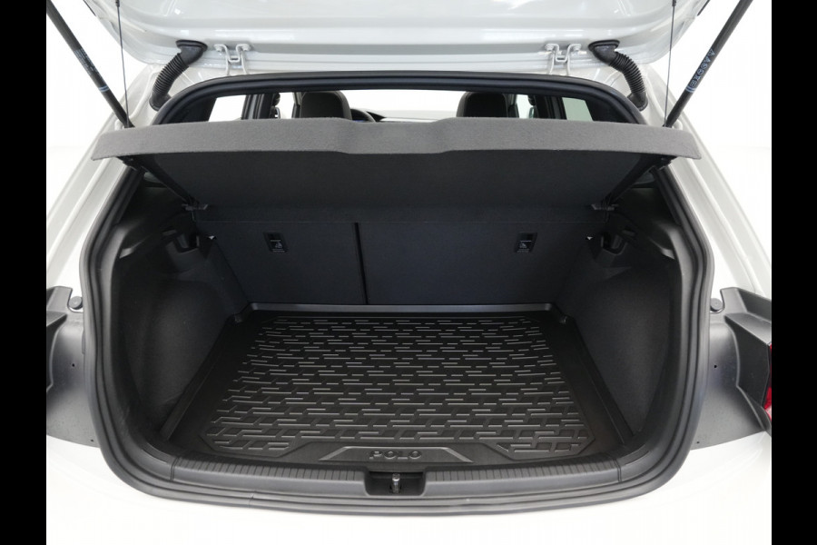 Volkswagen Polo 1.0 TSI 95 5MT R-Line Edition Telefoon draadloos oplaadbaar (Wireless Charging) Volkswagen Polo 1.0 TSI 95 5MT R-Line Edition Telefoon draadloos oplaadbaar (Wireless Charging)