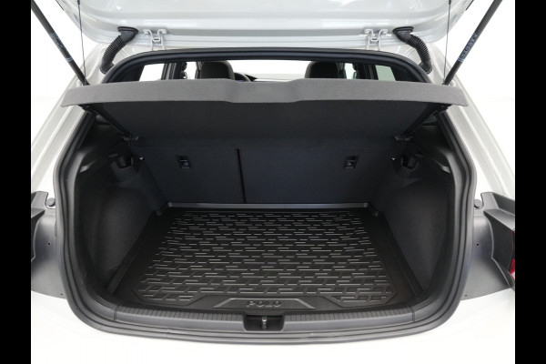 Volkswagen Polo 1.0 TSI 95 5MT R-Line Edition Telefoon draadloos oplaadbaar (Wireless Charging) Volkswagen Polo 1.0 TSI 95 5MT R-Line Edition Telefoon draadloos oplaadbaar (Wireless Charging)