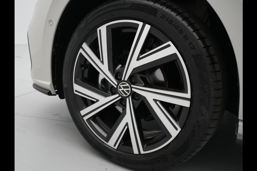 Volkswagen Polo 1.0 TSI 95 5MT R-Line Edition Telefoon draadloos oplaadbaar (Wireless Charging) Volkswagen Polo 1.0 TSI 95 5MT R-Line Edition Telefoon draadloos oplaadbaar (Wireless Charging)