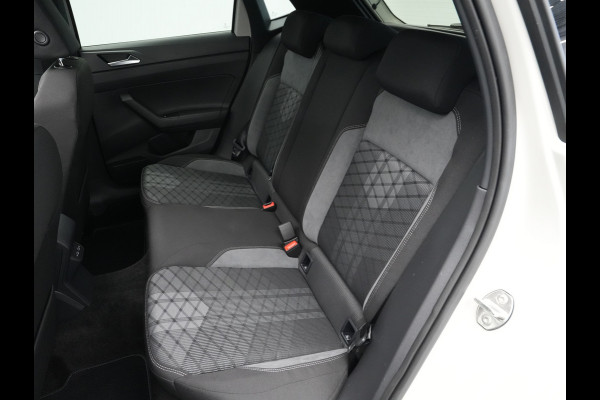 Volkswagen Polo 1.0 TSI 95 5MT R-Line Edition Telefoon draadloos oplaadbaar (Wireless Charging) Volkswagen Polo 1.0 TSI 95 5MT R-Line Edition Telefoon draadloos oplaadbaar (Wireless Charging)