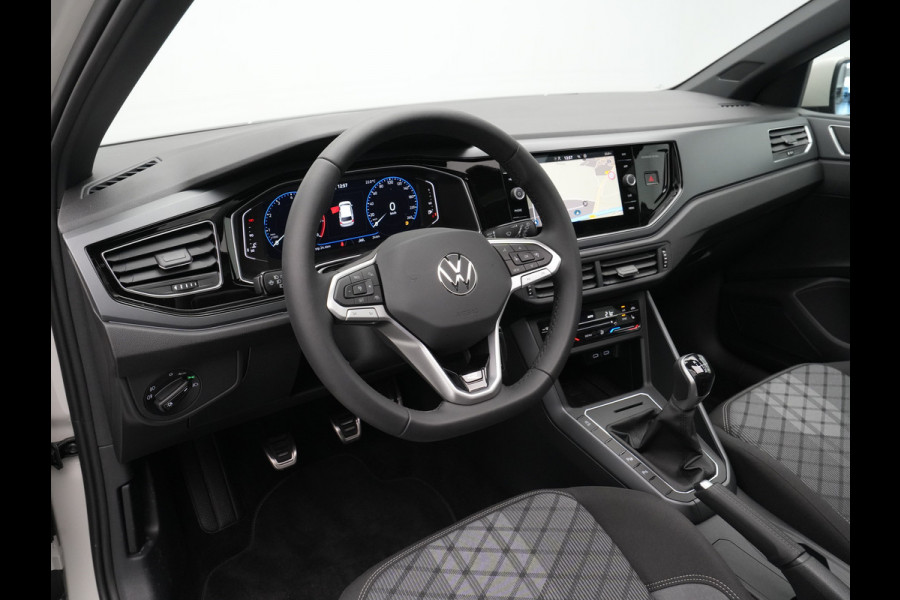 Volkswagen Polo 1.0 TSI 95 5MT R-Line Edition Telefoon draadloos oplaadbaar (Wireless Charging) Volkswagen Polo 1.0 TSI 95 5MT R-Line Edition Telefoon draadloos oplaadbaar (Wireless Charging)