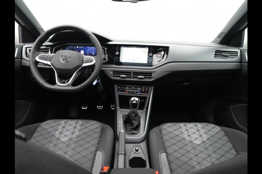 Volkswagen Polo 1.0 TSI 95 5MT R-Line Edition Telefoon draadloos oplaadbaar (Wireless Charging) Volkswagen Polo 1.0 TSI 95 5MT R-Line Edition Telefoon draadloos oplaadbaar (Wireless Charging)