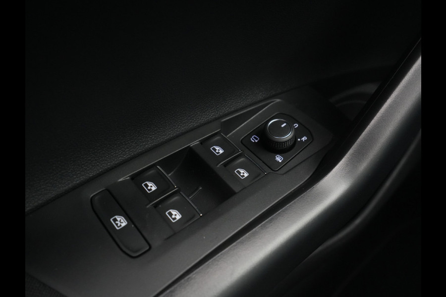 Volkswagen Polo 1.0 TSI 95 5MT R-Line Edition Telefoon draadloos oplaadbaar (Wireless Charging) Volkswagen Polo 1.0 TSI 95 5MT R-Line Edition Telefoon draadloos oplaadbaar (Wireless Charging)