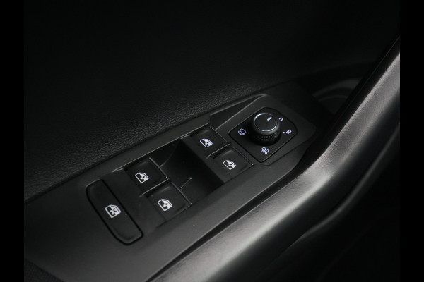 Volkswagen Polo 1.0 TSI 95 5MT R-Line Edition Telefoon draadloos oplaadbaar (Wireless Charging) Volkswagen Polo 1.0 TSI 95 5MT R-Line Edition Telefoon draadloos oplaadbaar (Wireless Charging)