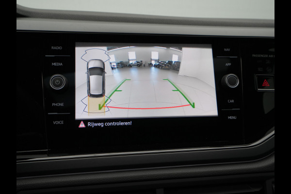 Volkswagen Polo 1.0 TSI 95 5MT R-Line Edition Telefoon draadloos oplaadbaar (Wireless Charging) Volkswagen Polo 1.0 TSI 95 5MT R-Line Edition Telefoon draadloos oplaadbaar (Wireless Charging)