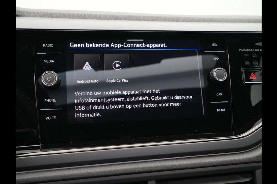Volkswagen Polo 1.0 TSI 95 5MT R-Line Edition Telefoon draadloos oplaadbaar (Wireless Charging) Volkswagen Polo 1.0 TSI 95 5MT R-Line Edition Telefoon draadloos oplaadbaar (Wireless Charging)