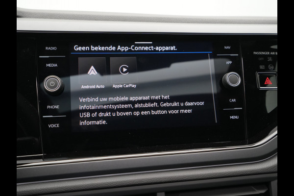 Volkswagen Polo 1.0 TSI 95 5MT R-Line Edition Telefoon draadloos oplaadbaar (Wireless Charging) Volkswagen Polo 1.0 TSI 95 5MT R-Line Edition Telefoon draadloos oplaadbaar (Wireless Charging)