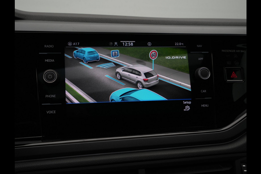 Volkswagen Polo 1.0 TSI 95 5MT R-Line Edition Telefoon draadloos oplaadbaar (Wireless Charging) Volkswagen Polo 1.0 TSI 95 5MT R-Line Edition Telefoon draadloos oplaadbaar (Wireless Charging)