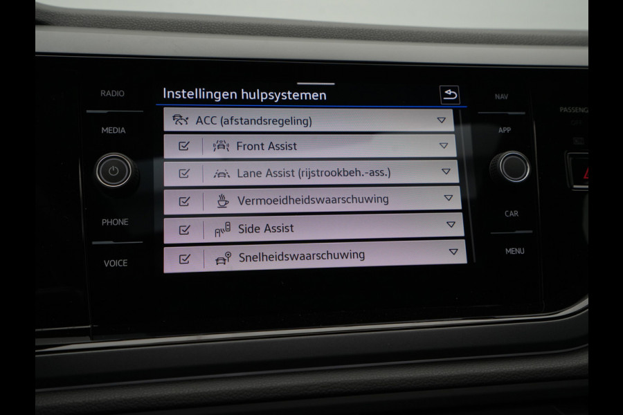 Volkswagen Polo 1.0 TSI 95 5MT R-Line Edition Telefoon draadloos oplaadbaar (Wireless Charging) Volkswagen Polo 1.0 TSI 95 5MT R-Line Edition Telefoon draadloos oplaadbaar (Wireless Charging)
