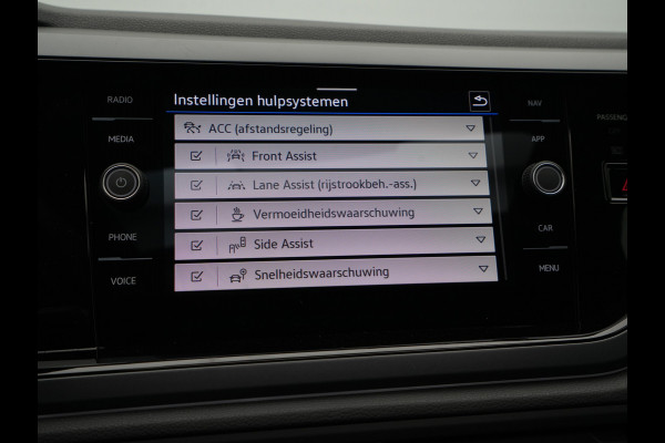Volkswagen Polo 1.0 TSI 95 5MT R-Line Edition Telefoon draadloos oplaadbaar (Wireless Charging) Volkswagen Polo 1.0 TSI 95 5MT R-Line Edition Telefoon draadloos oplaadbaar (Wireless Charging)