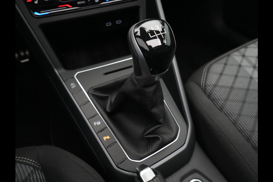 Volkswagen Polo 1.0 TSI 95 5MT R-Line Edition Telefoon draadloos oplaadbaar (Wireless Charging) Volkswagen Polo 1.0 TSI 95 5MT R-Line Edition Telefoon draadloos oplaadbaar (Wireless Charging)