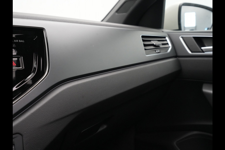 Volkswagen Polo 1.0 TSI 95 5MT R-Line Edition Telefoon draadloos oplaadbaar (Wireless Charging) Volkswagen Polo 1.0 TSI 95 5MT R-Line Edition Telefoon draadloos oplaadbaar (Wireless Charging)