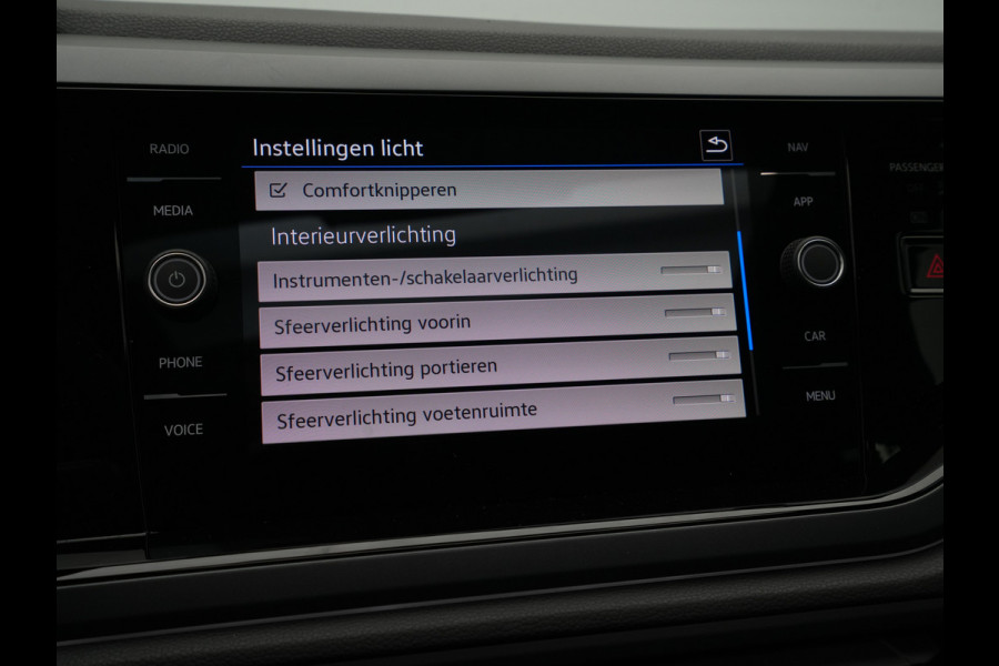 Volkswagen Polo 1.0 TSI 95 5MT R-Line Edition Telefoon draadloos oplaadbaar (Wireless Charging) Volkswagen Polo 1.0 TSI 95 5MT R-Line Edition Telefoon draadloos oplaadbaar (Wireless Charging)