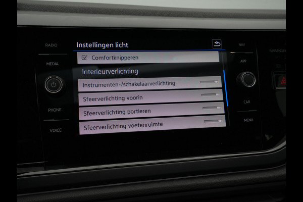 Volkswagen Polo 1.0 TSI 95 5MT R-Line Edition Telefoon draadloos oplaadbaar (Wireless Charging) Volkswagen Polo 1.0 TSI 95 5MT R-Line Edition Telefoon draadloos oplaadbaar (Wireless Charging)