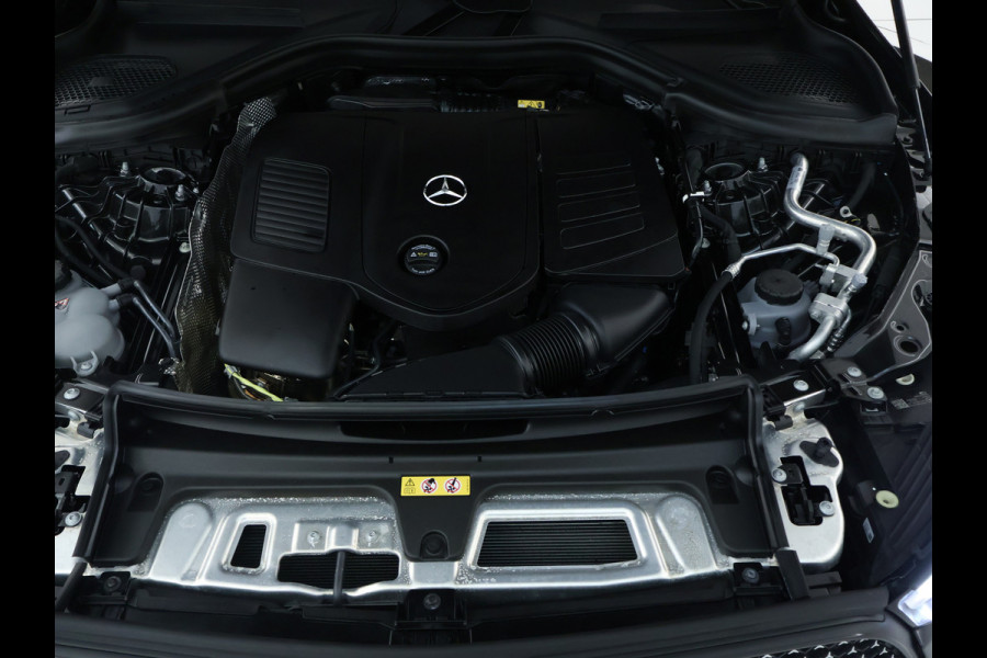 Mercedes-Benz GLC 300 e 4MATIC AMG Plug-In Hybride | AMG Line | Night Pakket | Trekhaak | Alarm Klasse 3 | Distronic | Memory Voorstoelen | Stuur en Stoelverwarming. Inclusief 24 maanden MB Certified garantie voor Europa. Mercedes-Benz GLC 300 e 4MATIC AMG Plug-In Hybride | AMG Line | Night Pakket | Trekhaak | Alarm Klasse 3 | Distronic | Memory Voorstoelen | Stuur en Stoelverwarming. Inclusief 24 maanden MB Certified garantie voor Europa.