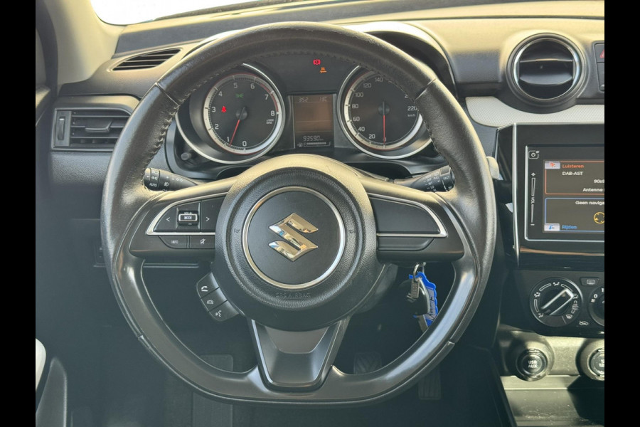 Suzuki Swift 1.2 Select Airco Achteruitrijcamera Apple Carplay Android Auto DAB Bluetooth Verwarmbare buitenspiegels
