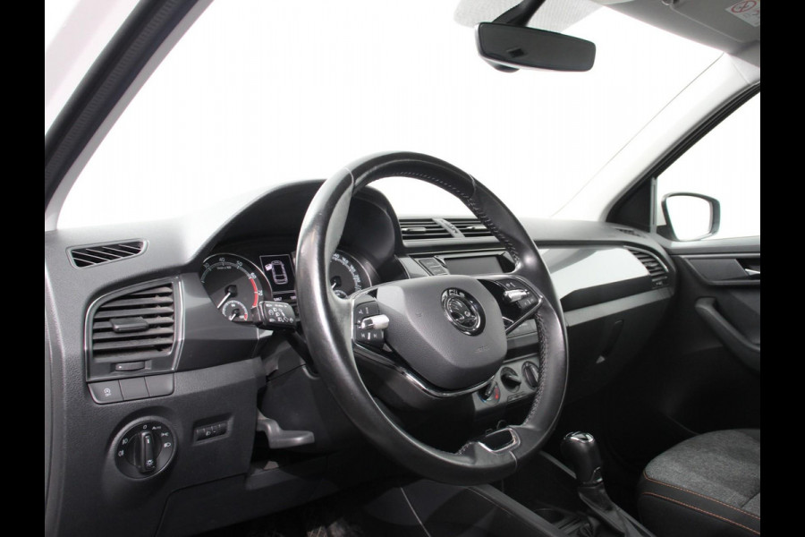 Škoda Fabia Combi 1.0 TSI Automaat Business Edition | Trekhaak | Navigatie | Apple Carplay/Android Auto | Parkeersensoren achter | Stoelverwarming | Cruise Control | Airco | | Lichtmetalen velgen