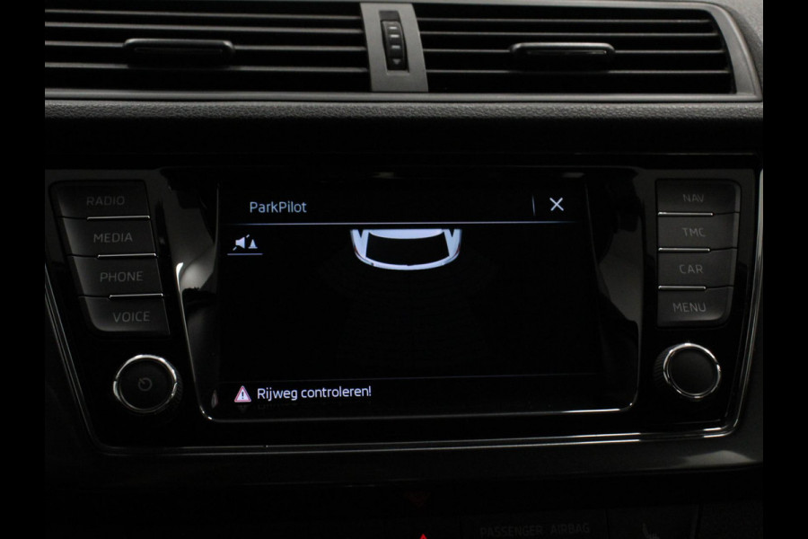 Škoda Fabia Combi 1.0 TSI Automaat Business Edition | Trekhaak | Navigatie | Apple Carplay/Android Auto | Parkeersensoren achter | Stoelverwarming | Cruise Control | Airco | | Lichtmetalen velgen