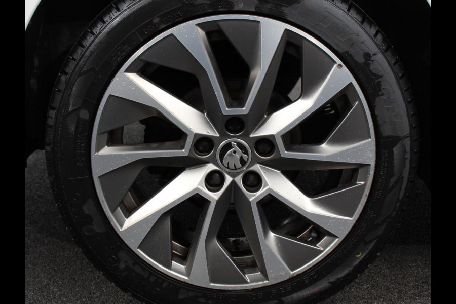 Škoda Fabia Combi 1.0 TSI Automaat Business Edition | Trekhaak | Navigatie | Apple Carplay/Android Auto | Parkeersensoren achter | Stoelverwarming | Cruise Control | Airco | | Lichtmetalen velgen