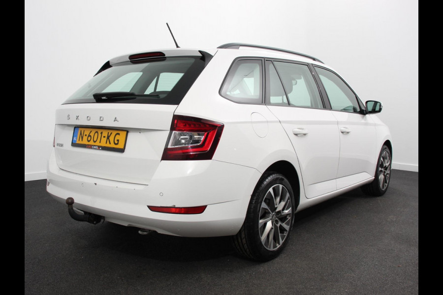 Škoda Fabia Combi 1.0 TSI Automaat Business Edition | Trekhaak | Navigatie | Apple Carplay/Android Auto | Parkeersensoren achter | Stoelverwarming | Cruise Control | Airco | | Lichtmetalen velgen