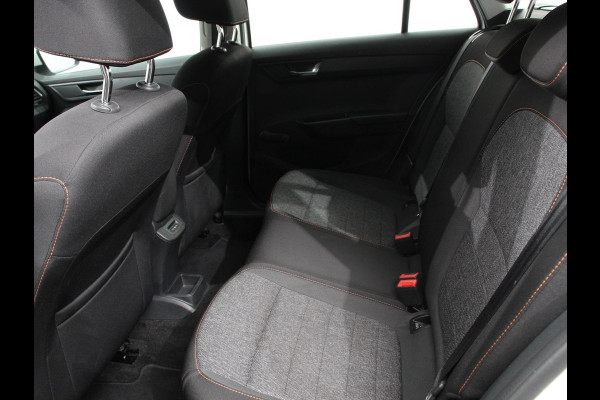 Škoda Fabia Combi 1.0 TSI Automaat Business Edition | Trekhaak | Navigatie | Apple Carplay/Android Auto | Parkeersensoren achter | Stoelverwarming | Cruise Control | Airco | | Lichtmetalen velgen