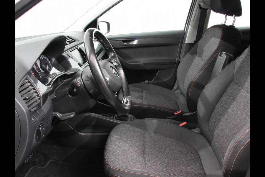 Škoda Fabia Combi 1.0 TSI Automaat Business Edition | Trekhaak | Navigatie | Apple Carplay/Android Auto | Parkeersensoren achter | Stoelverwarming | Cruise Control | Airco | | Lichtmetalen velgen