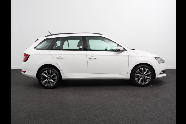 Škoda Fabia Combi 1.0 TSI Automaat Business Edition | Trekhaak | Navigatie | Apple Carplay/Android Auto | Parkeersensoren achter | Stoelverwarming | Cruise Control | Airco | | Lichtmetalen velgen