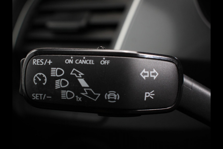 Škoda Fabia Combi 1.0 TSI Automaat Business Edition | Trekhaak | Navigatie | Apple Carplay/Android Auto | Parkeersensoren achter | Stoelverwarming | Cruise Control | Airco | | Lichtmetalen velgen