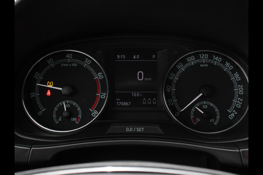 Škoda Fabia Combi 1.0 TSI Automaat Business Edition | Trekhaak | Navigatie | Apple Carplay/Android Auto | Parkeersensoren achter | Stoelverwarming | Cruise Control | Airco | | Lichtmetalen velgen